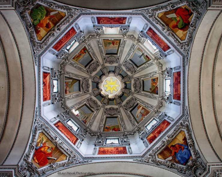 Le dôme à l'intérieur de la cathédrale de Salzbourg